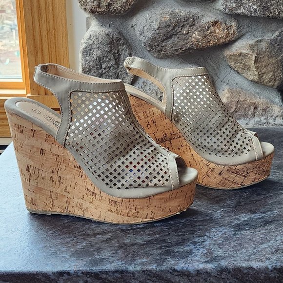 Charles Albert Beige Perforated Cork Open Toe Wedge Slingbacks Size 7 - Picture 9 of 14